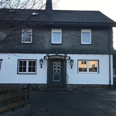 Semesterbostad Haus Astenblick Winterberg Appartments Mit Gastraum Weihnachtsfeier,Wanderveranstaltungen Und Familienfeiern