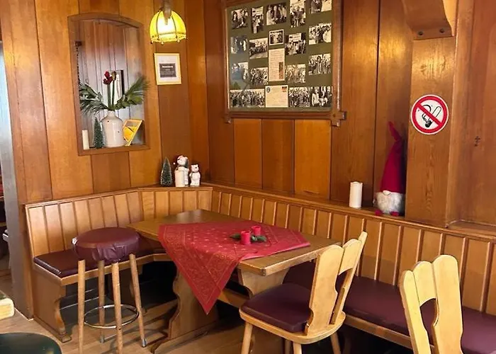 Haus Astenblick In Mit Gastraum Wanderveranstaltungen Und Familienfeiern Semesterbostad